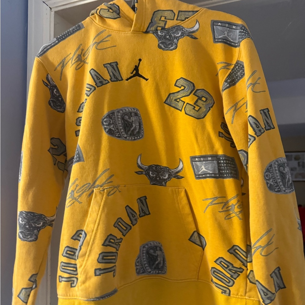 Jordan Men's Sweater in Yellow with Gray Graphics
